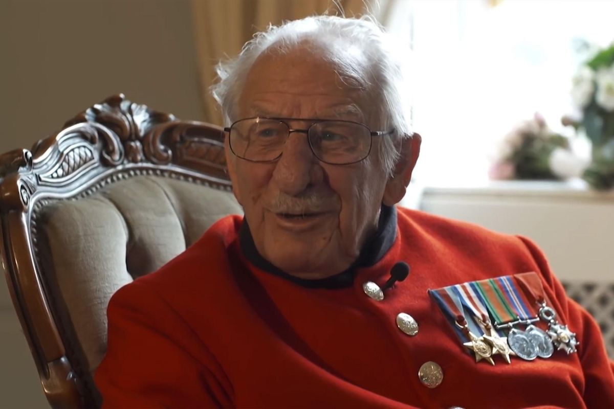 soldiers, elderly, technology, inovation