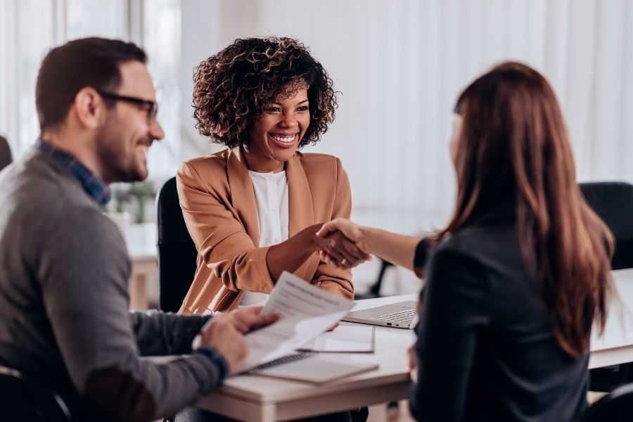 Gen Z; Gen Z jobs; job seeking; job hunting; unemployment; Gen Z bringing parents; parents at interviews