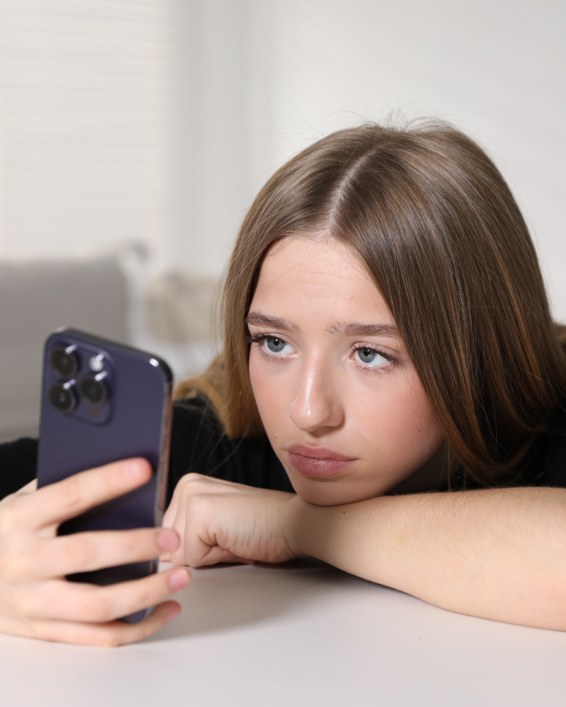 emotional, texting, group, chats, introverts