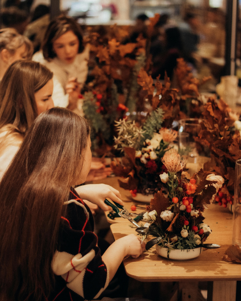 flower, arrangement, soft, socializing, conversation 