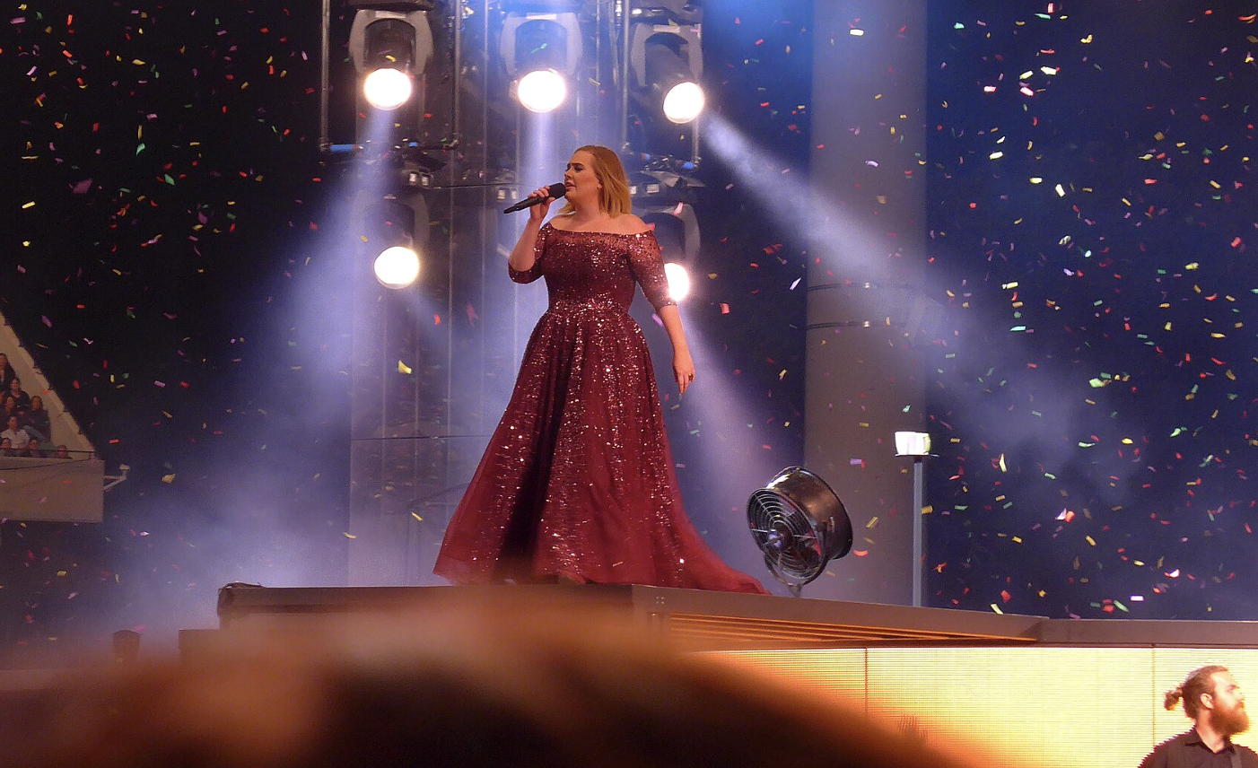 This 2016 concert footage of Adele meeting two young fans keeps going viral for the best reason