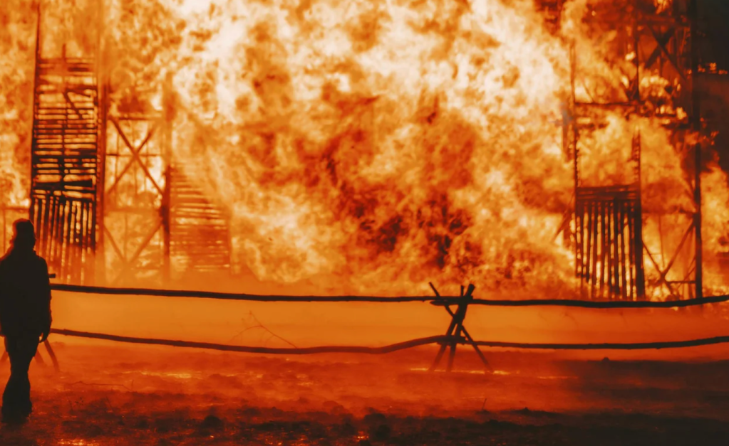 Hero Mom repeatedly runs into burning house to save her 6 kids from devastating fire