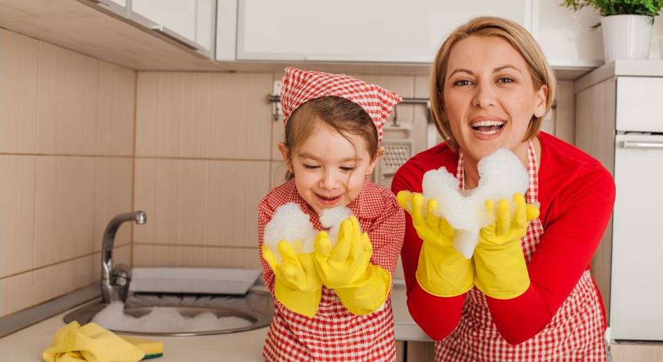mom and daughter, chores, cleaning dishes, happy family, suds,