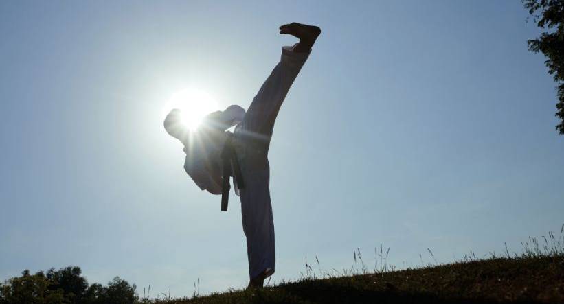 taekwondo, taekwondo kick, martial arts, martial arts practice, high kick, 