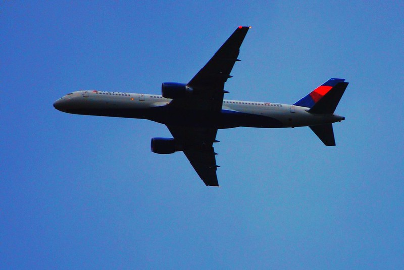 delta, planes, airplanes, flying, airports, labor, babies, newborns, baby delivery, new mom, kind strangers, air travel, emergency, heartwarming