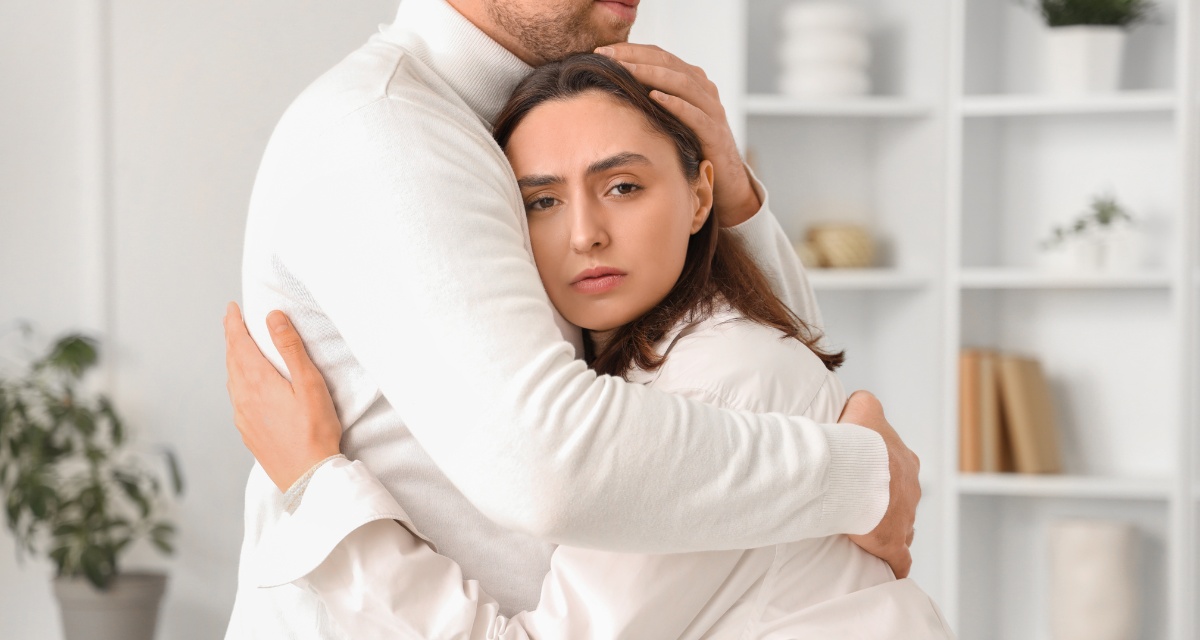 Man strokes strange woman’s hair as she slept in hilariously embarrassing mixup