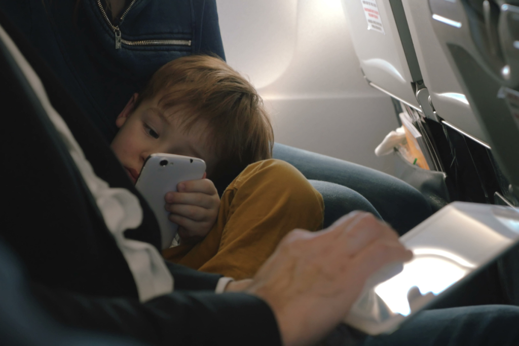 planes, airplanes, airport, travel, etiquette, culture, kids, parenting, controversy, debate, plane etiquette, airport etiquette, reddit