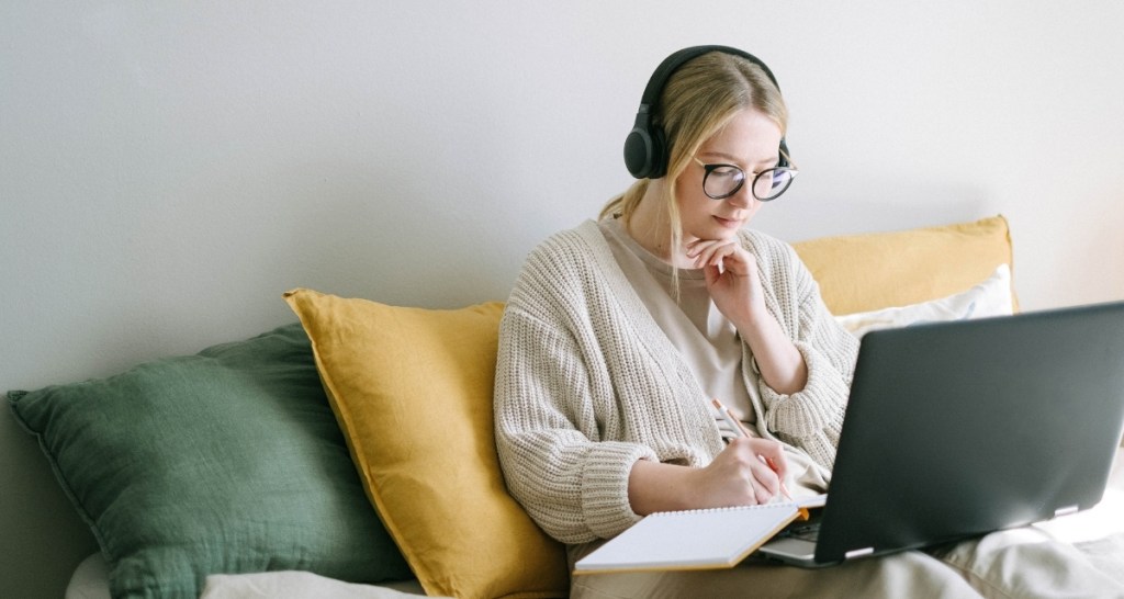 woman on computer, personality test, online quiz
