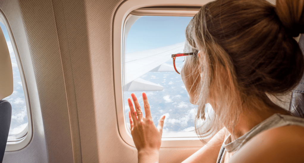 Airline pilot reveals the crucial reason why there’s a tiny hole in every airplane window