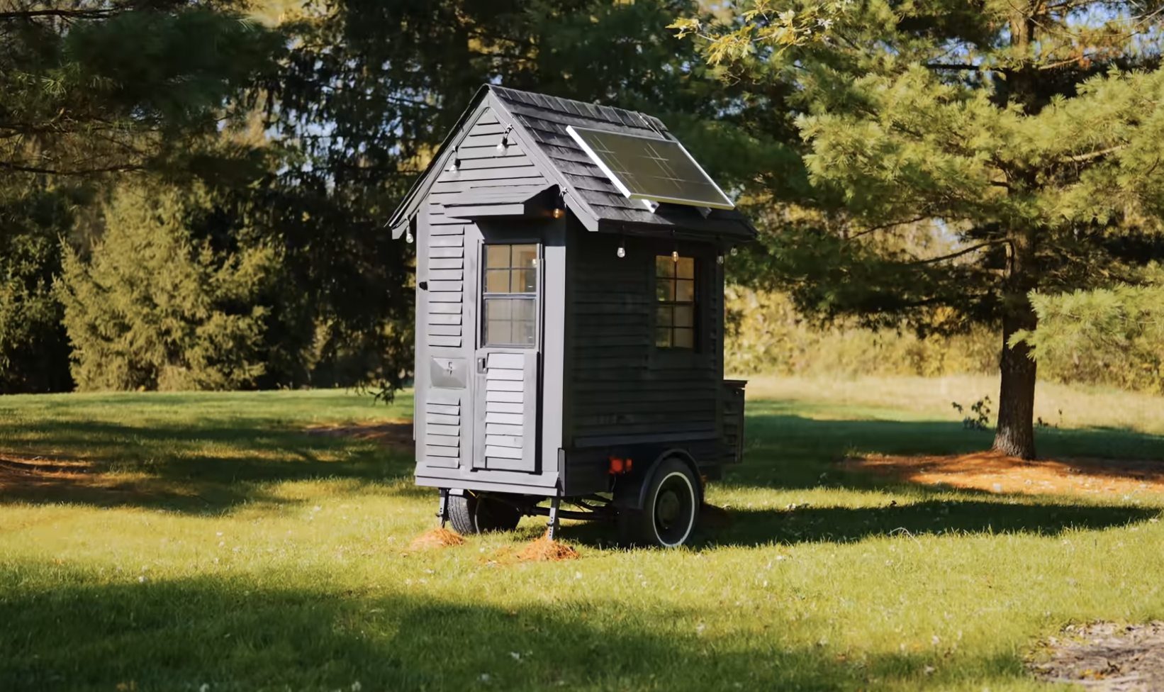 Man builds the ‘world’s smallest tiny house’ and somehow makes it work in 19 square feet