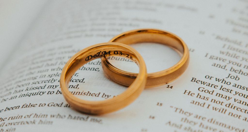 wedding rings, diamond alternative, diamond ring