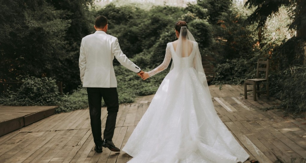 wedding, surnames, last names, battle of the surname