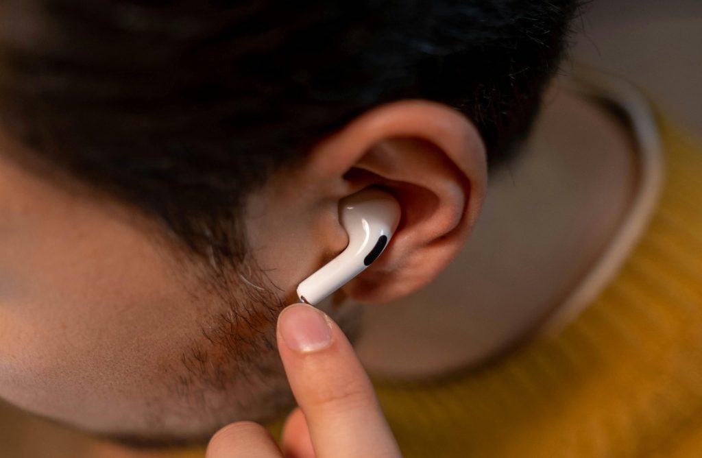 Is wearing earbuds in the grocery store antisocial?