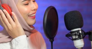 woman singing, muslim woman, woman in hijab