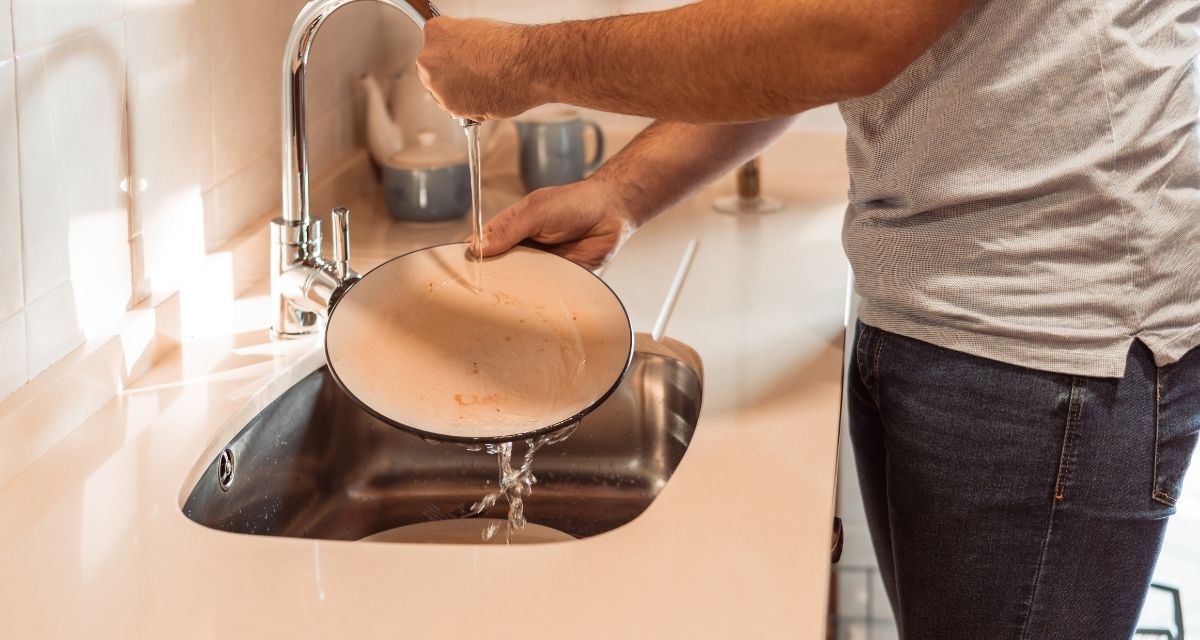doing dishes, loading dishwasher, rinsing a dish