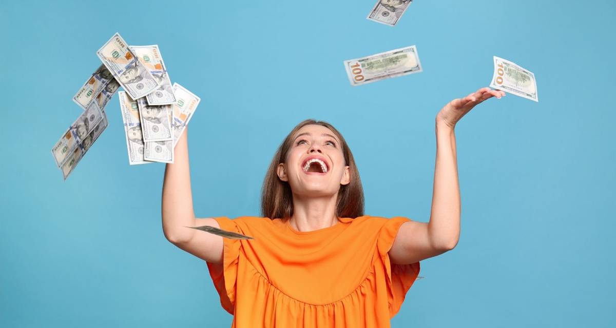 lotto winner, rich, jackpot, rich woman, woman with money