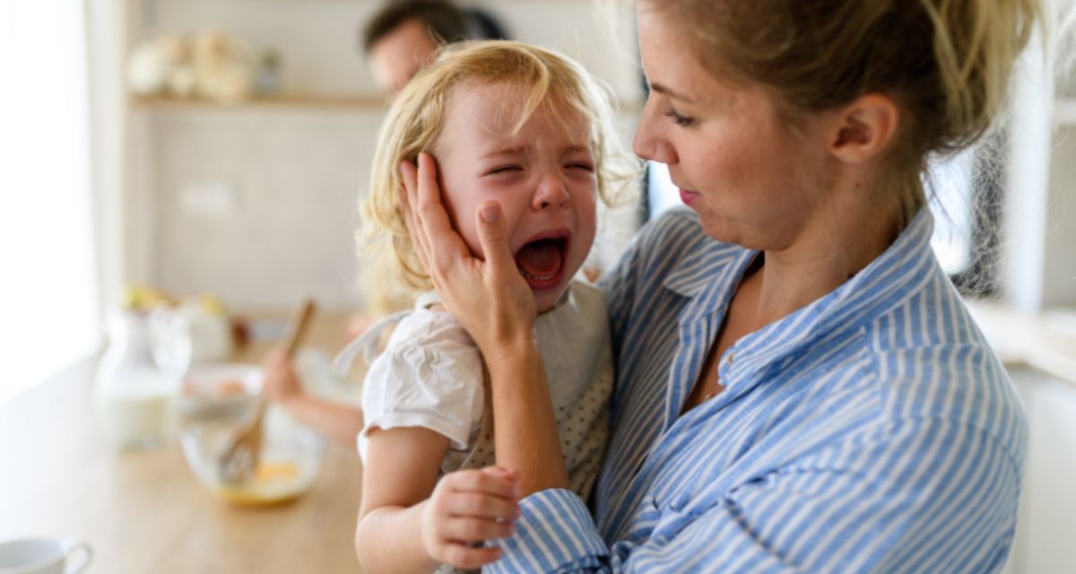 crying kid, upset kid, parent, mom, mom holding upset kid