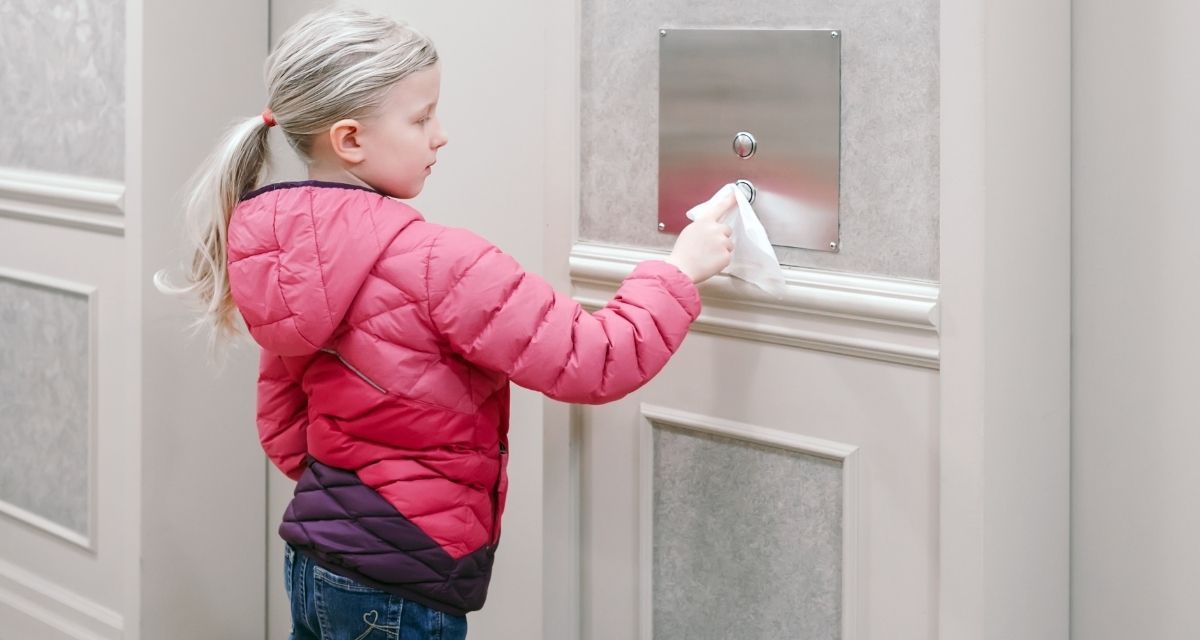 girl, cleaning, wet wipe